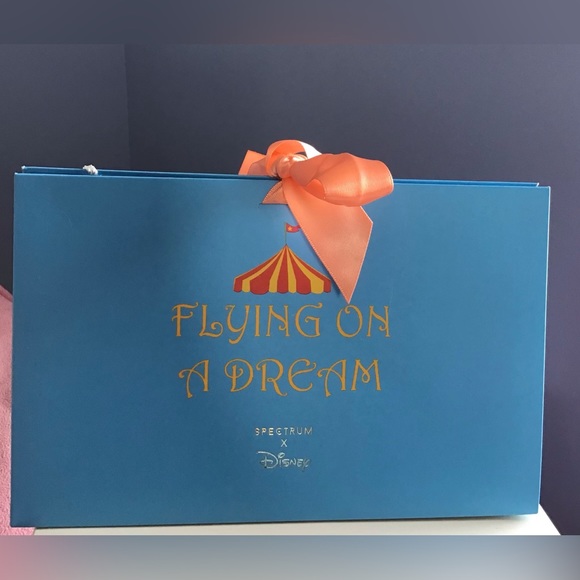 🐘 Spectrum Disney Dumbo 6 brush set Synthetic bristles New In Box - Picture 3 of 3